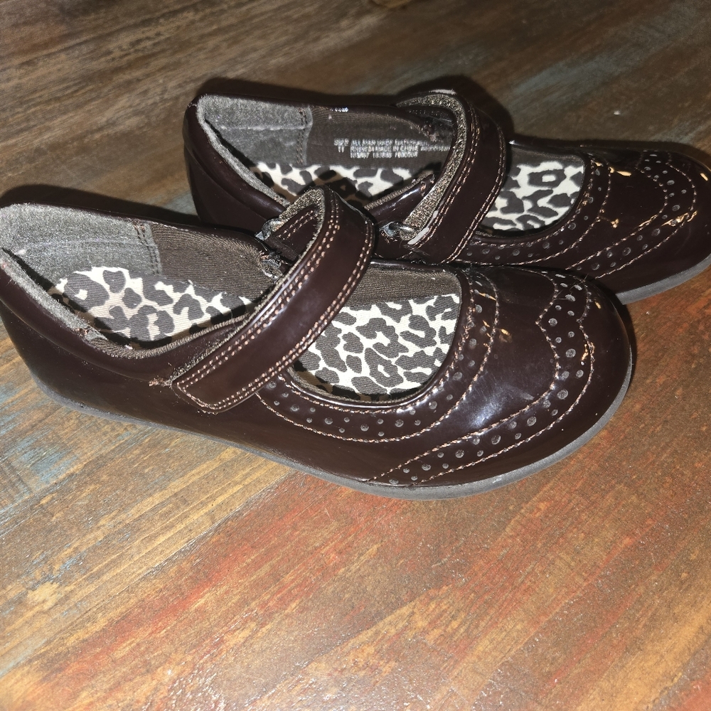 Childrens Place Girls Dress shoes size 11